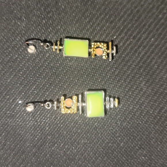 Cute dangling earrings - Picture 2 of 4